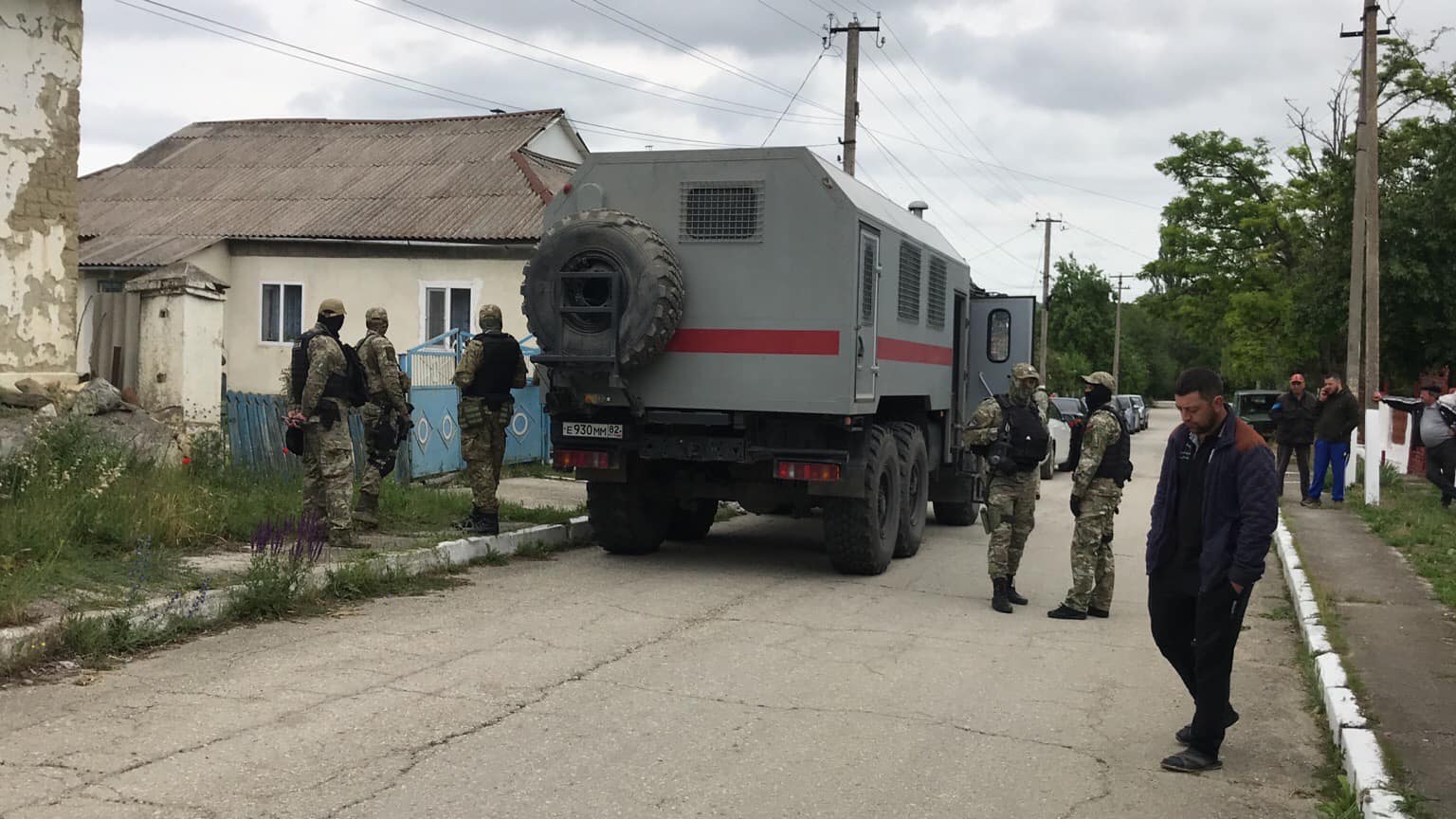 Российские силовики провели обыск в доме крымской татарки (ФОТО, ВИДЕО) -  Freedom