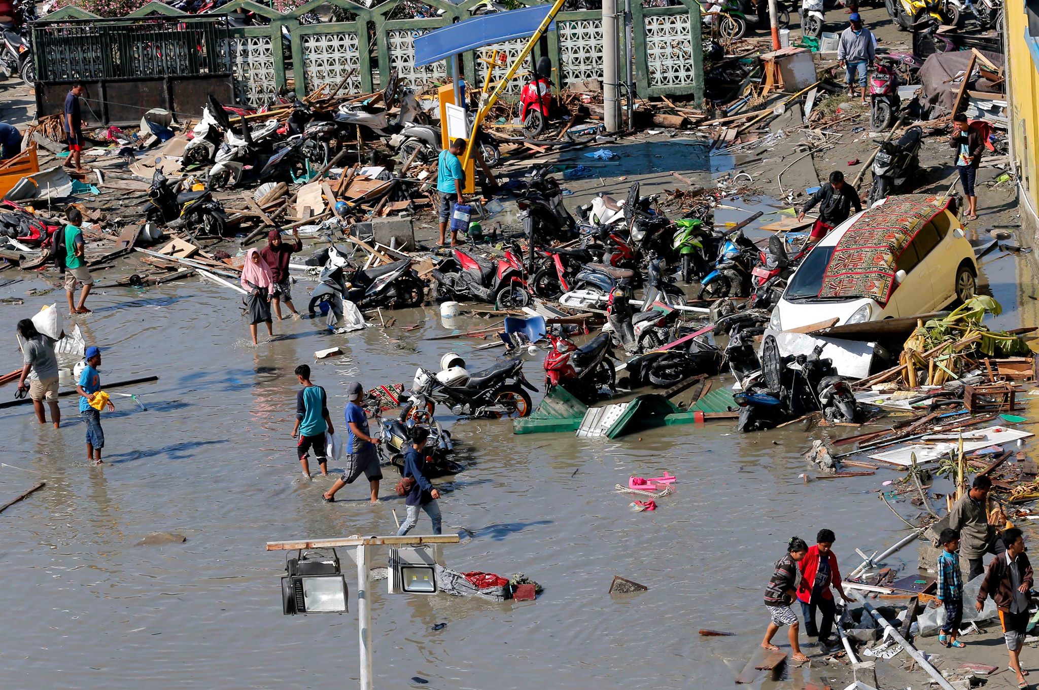 8 декабря 2004. Землетрясение в Индонезии 2004.