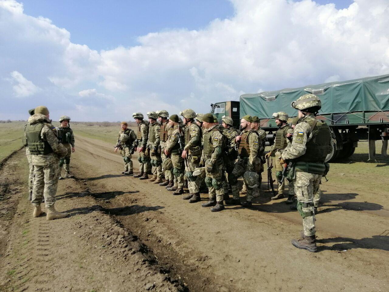 Пять военных. Морпехи Украины на учения НАТО. Украинские военные учения. Российско украинские учения. Военные учения украйне.