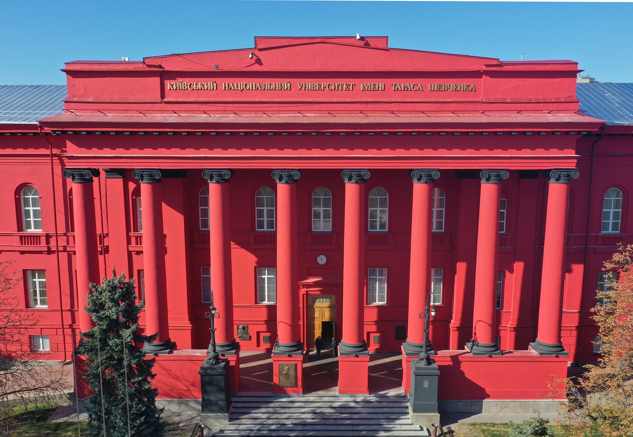 Киевский государственный. Красный корпус КНУ храм. Transdniestria Taras Shevchenko University.