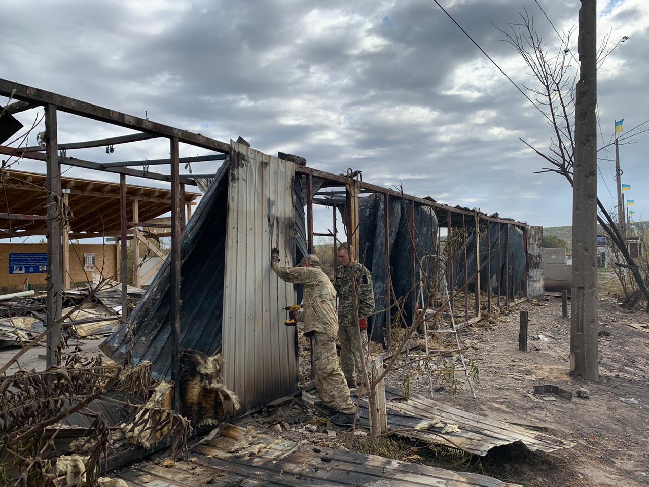 Пограничники помогают преодолевать последствия пожара в Луганской области  (ФОТО) - Freedom