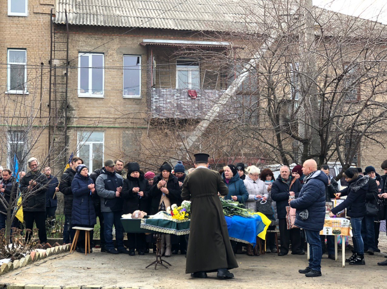 Погода в бахмуте донецкая. Похорон Артема Мирошниченко Бахмут. Артем Мирошниченко Бахмут. Ситуация в Бахмуте.