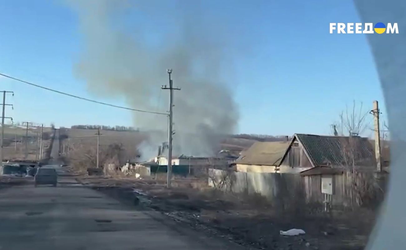 Много взрывов, горят дома и машины, трасса обстреливается — реалии Бахмута  сегодня (ВИДЕО) - Freedom