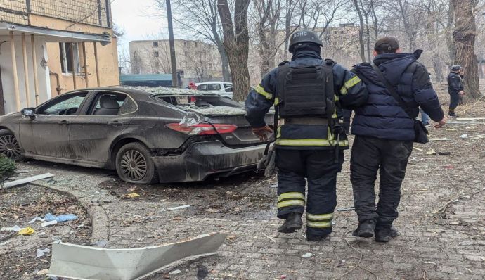 Армія РФ вдарила по Кривому Рогу балістикою: пошкоджено дві п’ятиповерхівки, є загиблі та поранені (ФОТО)